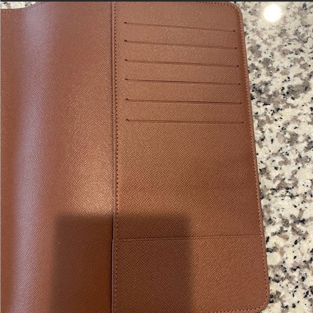 Louis Vuitton Desk Agenda - Picture 7 of 14